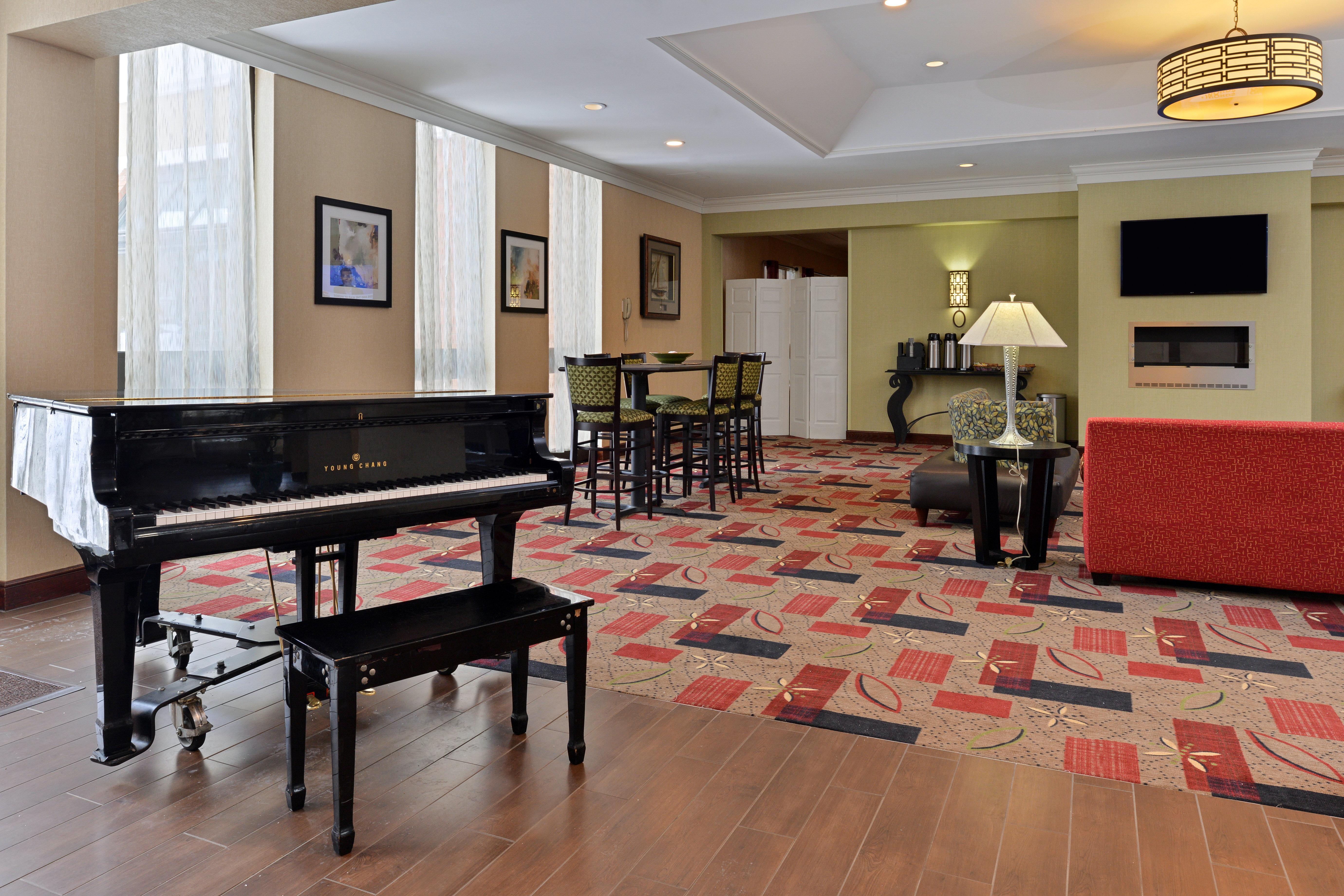 Holiday Inn New London By Ihg Exterior photo